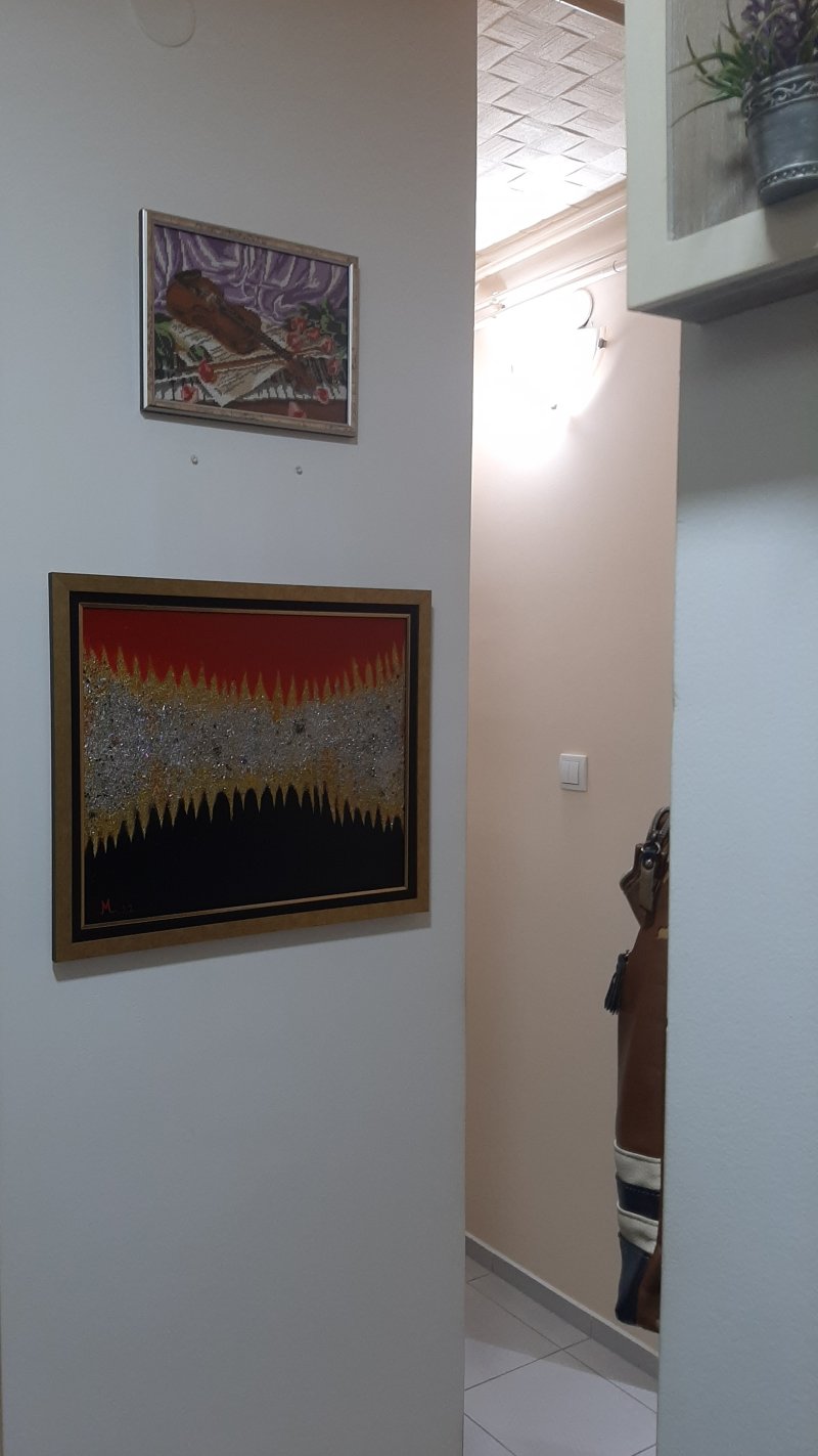 Razbijeno staklo, Painting Marija Vujackov