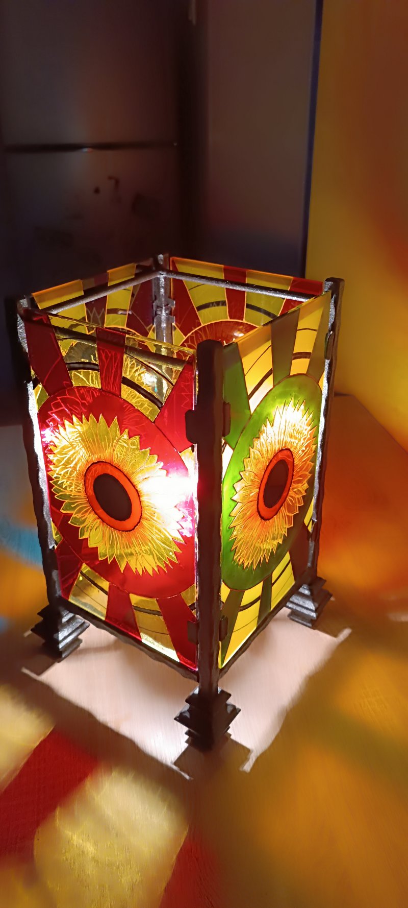 lampa suncokreti, Rukotvorina Jelena Ajduković