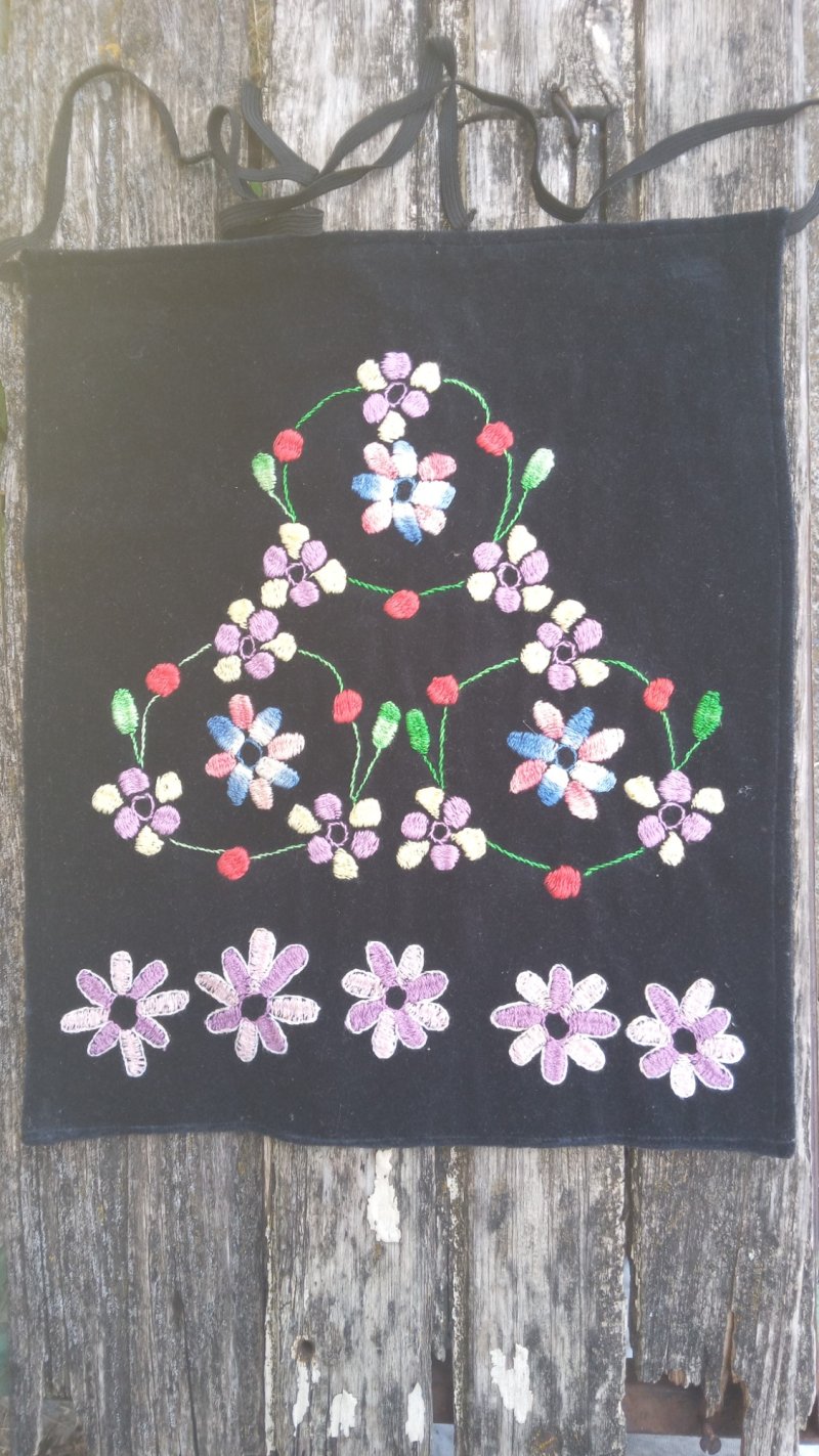 An apron for children, Handicraft Bosiljka Glisovic