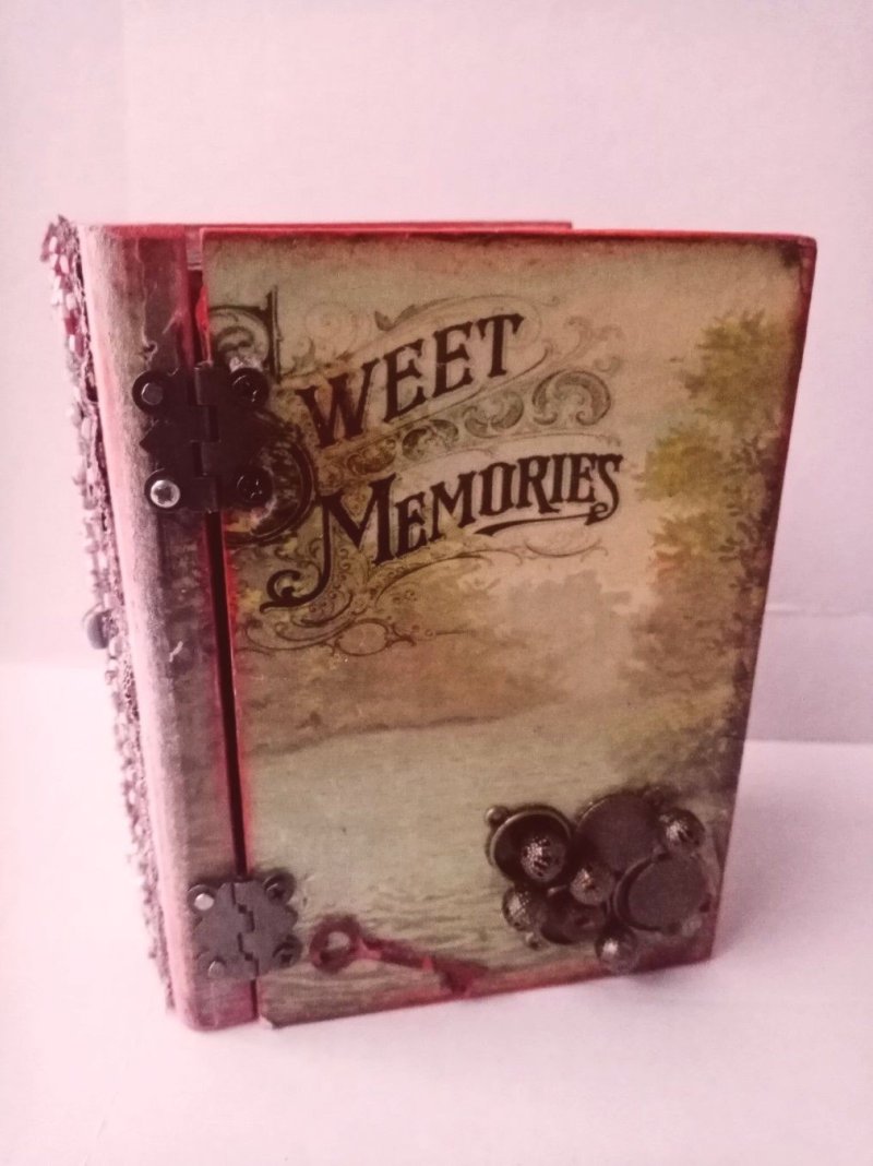 Decoupage of ``Memories book boxes, Handicraft Maja Živković