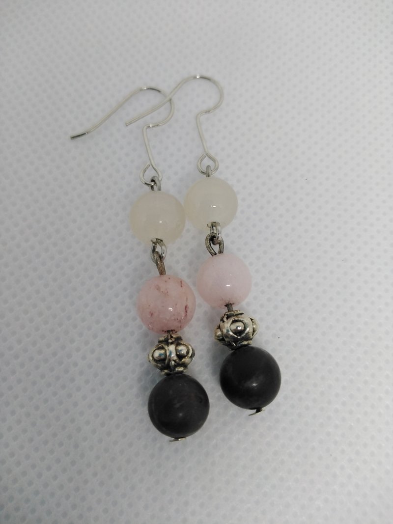 Earrings Rose, Handicraft Bojana Burić