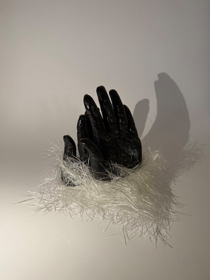THROUGH GLASS, Sculpture KrisBoginja