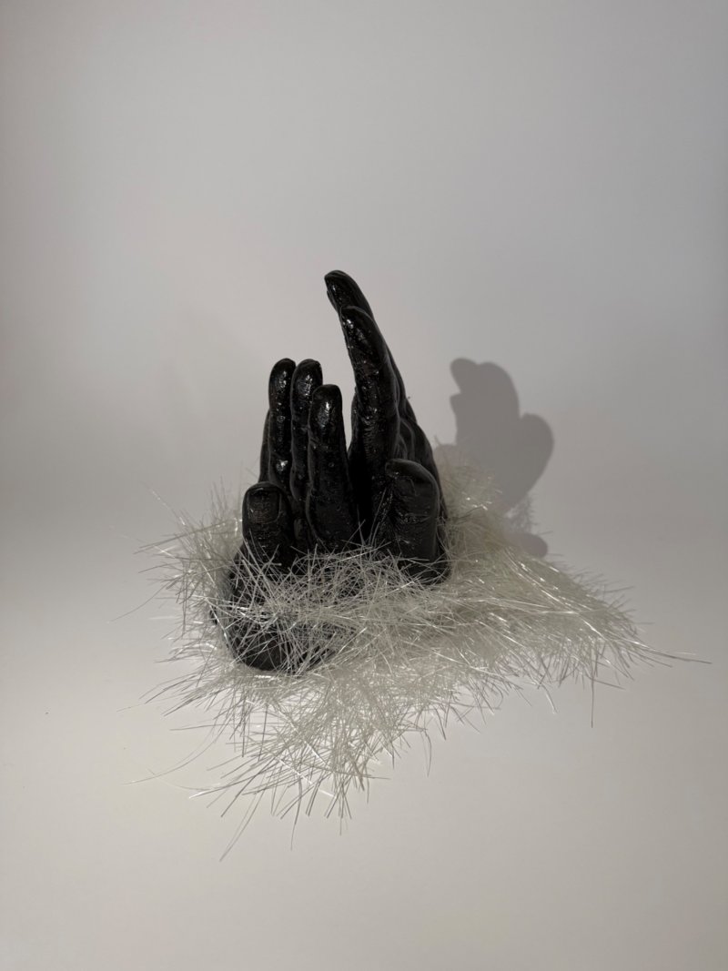 THROUGH GLASS, Sculpture KrisBoginja