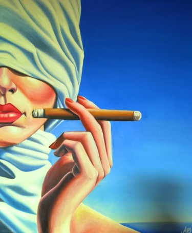 Zena sa cigarom i povezom