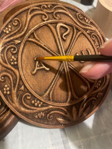 Ukrasna kutija Hristov monogram, Rezbarija Marijana Djukic