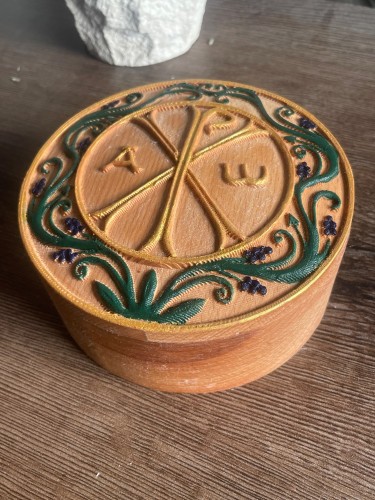 Ukrasna kutija Hristov monogram
