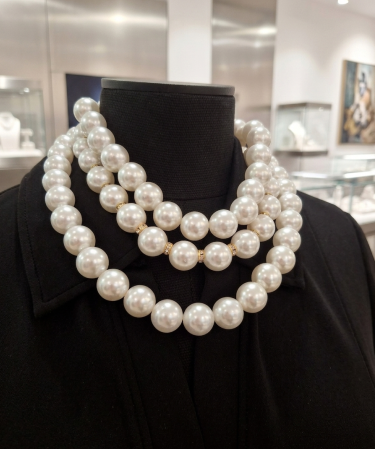 Handmade pearl necklace  by Maja D