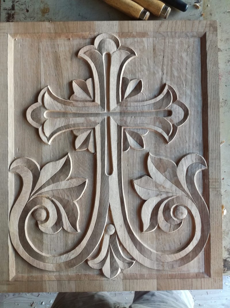 hand-carved cross in oak, Carving Sasa Kolbas