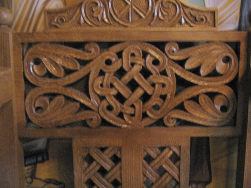 temple chairs, Carving Sasa Kolbas