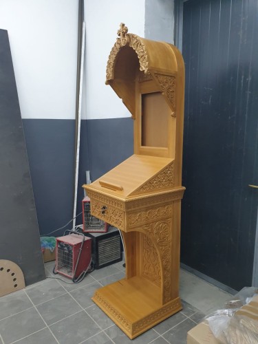 throne for an icon