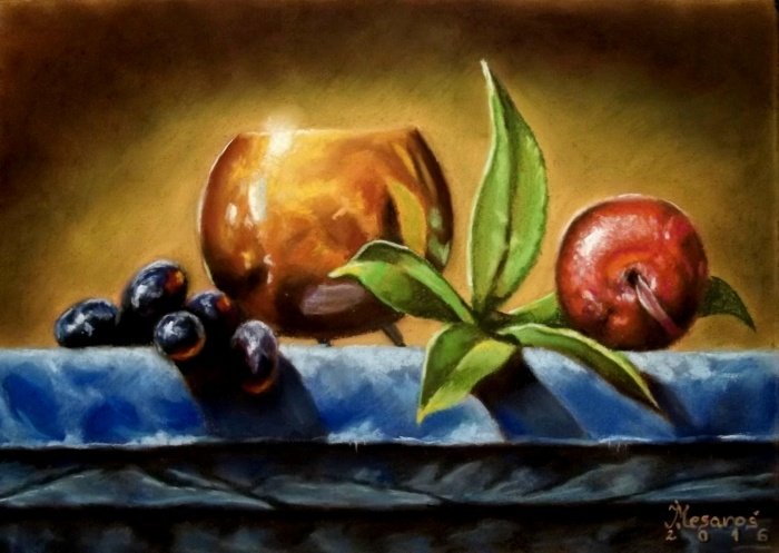 Bowl and fruits